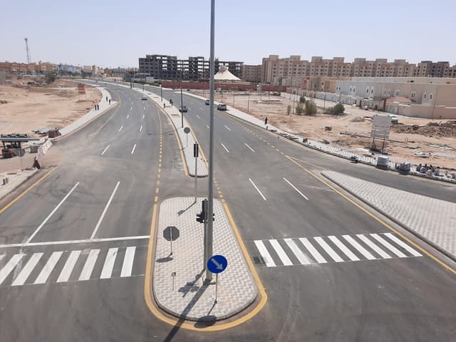 تنفيذ أعمال تخطيط ودهانات الطرق ومواقف السيارات باستخدام الإيبوكسي في الدمام بواسطة فريق شركة إنجاز 95